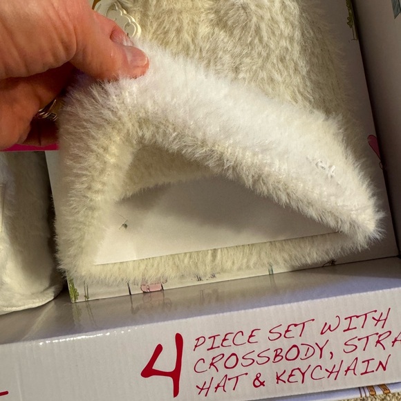 Betsey Johnson 4 piece Gift Set, (Crossbody Bag, Strap, Hat & Key Chain) NWT - Picture 10 of 13